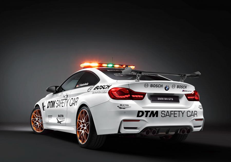  BMW M4 GTS DTM Safety Car 2016 года  (фото 3 из 6)